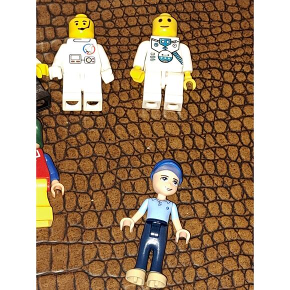 Lot of 9 Lego People - Picture 4 of 4